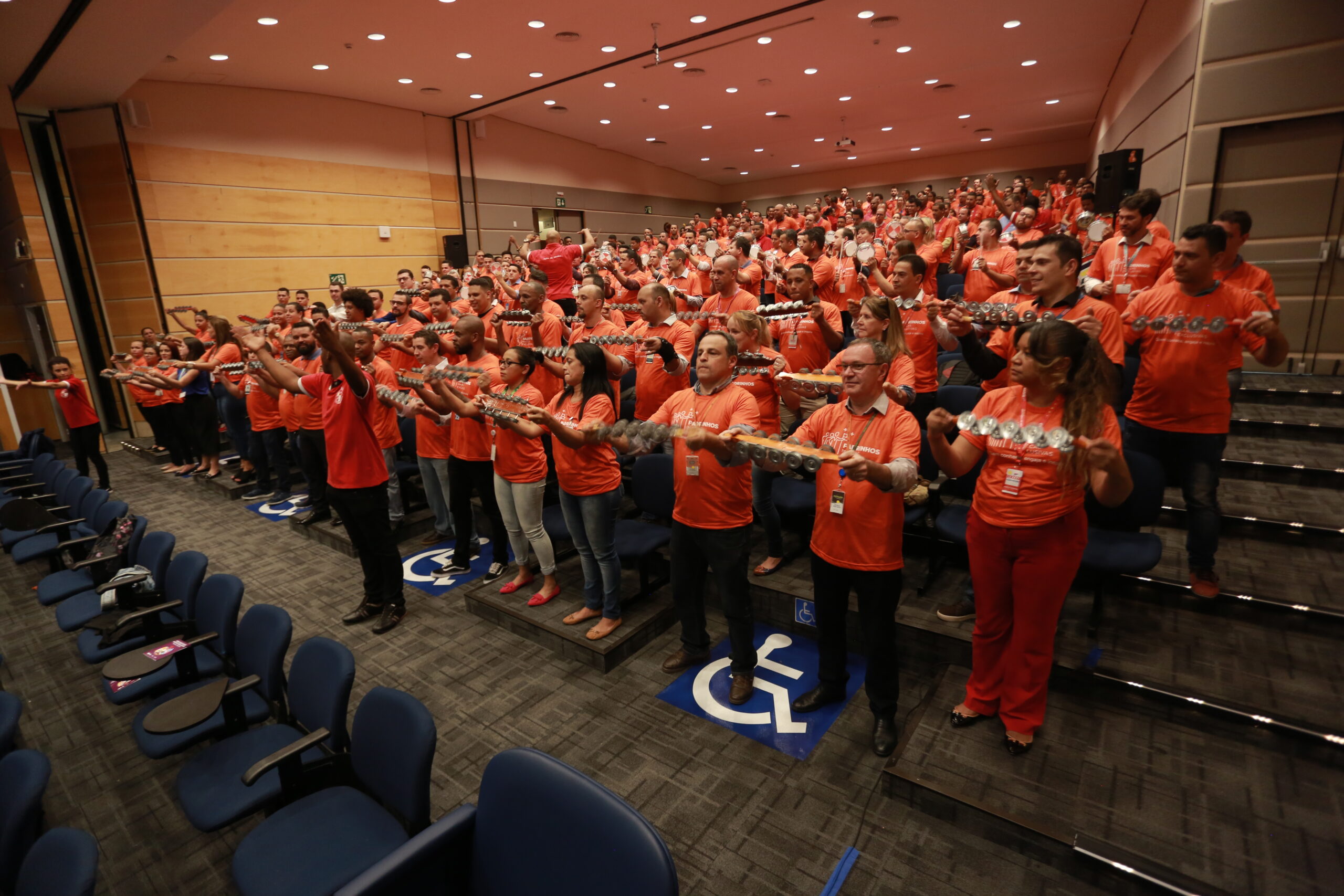 Treinamentos corporativos experienciais: por que o modelo tradicional perde força e como inovar