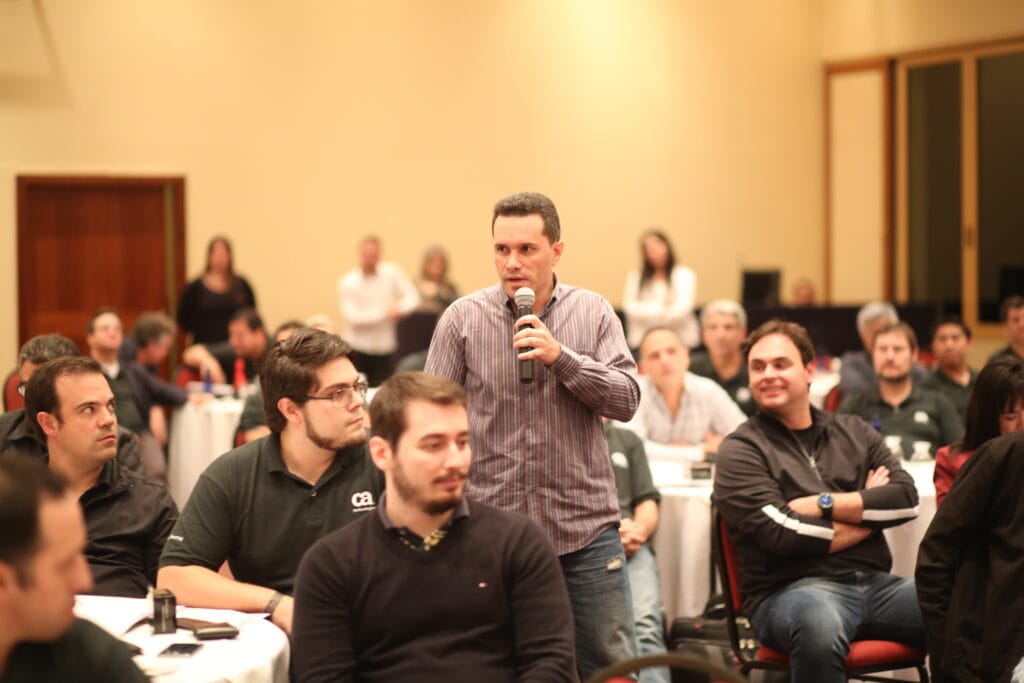 Pertencimento nas empresas: por que equipes integradas performam melhor em eventos, rituais e treinamentos